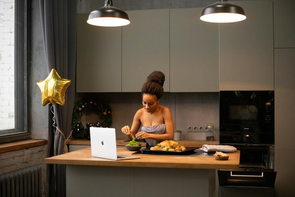 How Will Innovative Gadgets Transform UK Kitchen Usage?